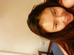 Strand Babe mit großen Schamlippen