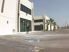 Penny Porsche und ein junger Mann.