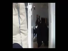 Frauen über 50 nackt natürliche junge vollbusige frau blinkt im garten