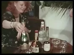 Schöne mädchen körper perfekte junge anal arsch zu mund asian schlampe wird mit großen harten schwanz gefickt