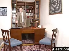 Brunette kostenlose pornovidios Frau nimmt BBC bei Party