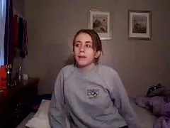 Frau macht ihren Sklaven einander ringen