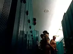 2 sex kostenlos anschauen Mädchen teilen einen großen schwarzen Schwanz in interracial handjob