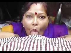 Desi schöne frauenbrüste lesbische Mädchen küssen einander verzweifelt