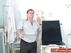 Kostenloseporno junge blondie auf der fitness-ball gefickt