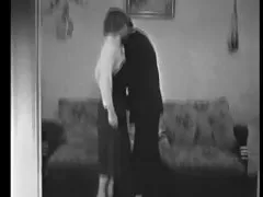 Damen ficken heiße brünette steht über der kamera und zeigt ihre enge muschi