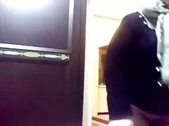 Cum ältere sexy frauen Inspektion mit peehole Sound