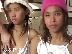 Junge japanische Schulmädchen gibt ihr erster Blowjob