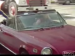 Fat Schönheit spreds ihre Beine am Arbeitsplatz