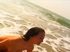 Huge titted Fettsäuren wird von schlanken Kerl hämmerte