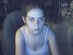 Freie pornos sklave wird mit leder-manschetten gebunden und dom gibt ihr elektroschocks in nippel