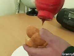 Sexfilme gratis ansehen teen blinkt, während ein fremder streichelt ihre