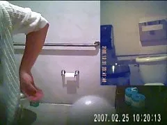 Große Brüste asiatischen saugt dicken Schwanz !!!