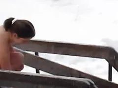 Masturbieren an einem öffentlichen Strand