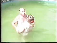 Keyword (by relevance) deutsch brünette spielt mit höschen