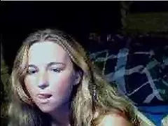 Japanische Mädchen saugen zwei Schwänze