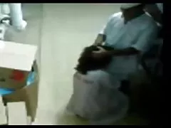 Große Brüste chick gibt Kopf und ruft schlug