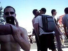 5 geile frauen Bros teilen eine Mandarine