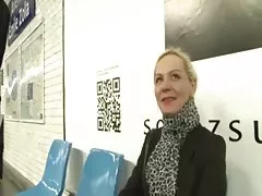 Nettes jugendlich in rosa Höschen Ito Aoba breitet Beine für Spielzeug